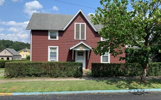 Front - 245 Green St