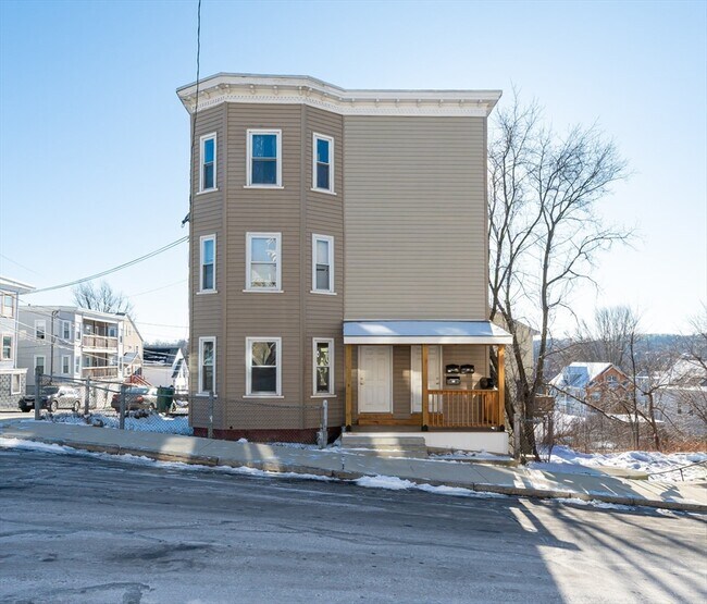 Building Photo - 26 Wilson St