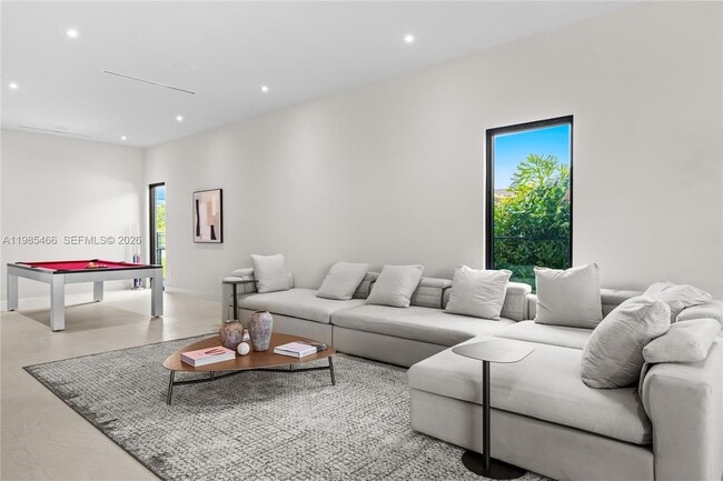 Building Photo - 245 NE 116th St