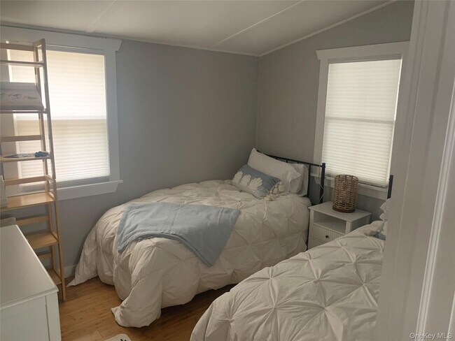 Building Photo - 30 Bungalow Ln