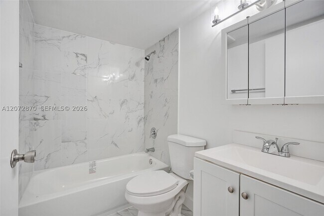 Building Photo - 770 Claughton Island Dr