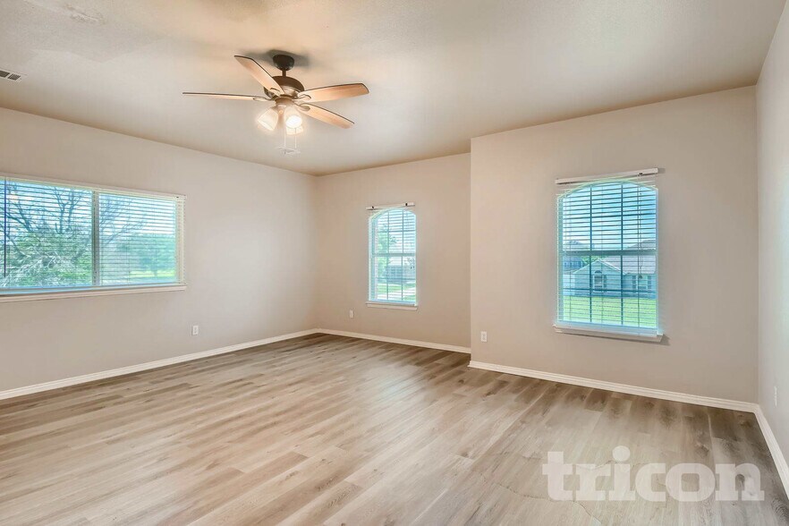 Building Photo - 761 Meghann Ln