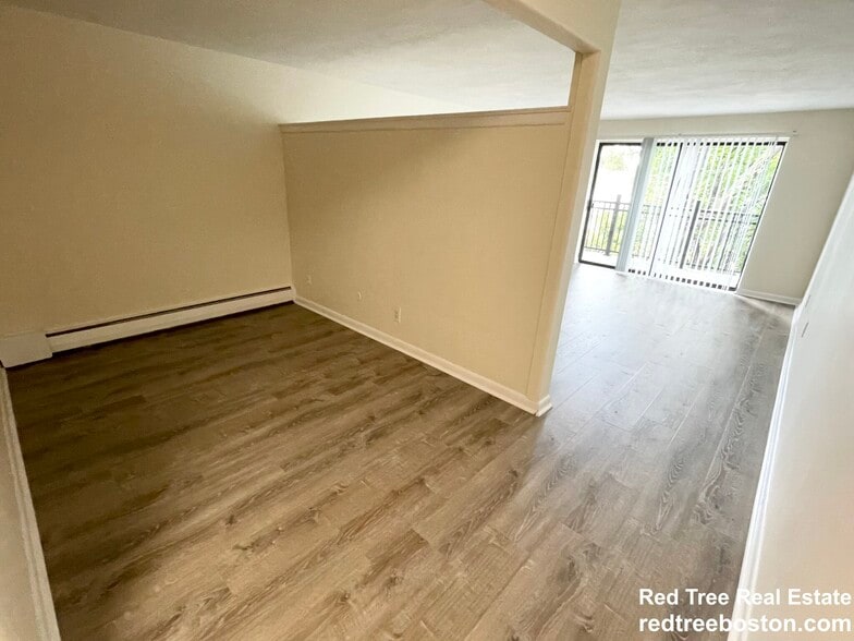 Building Photo - 245 Main St