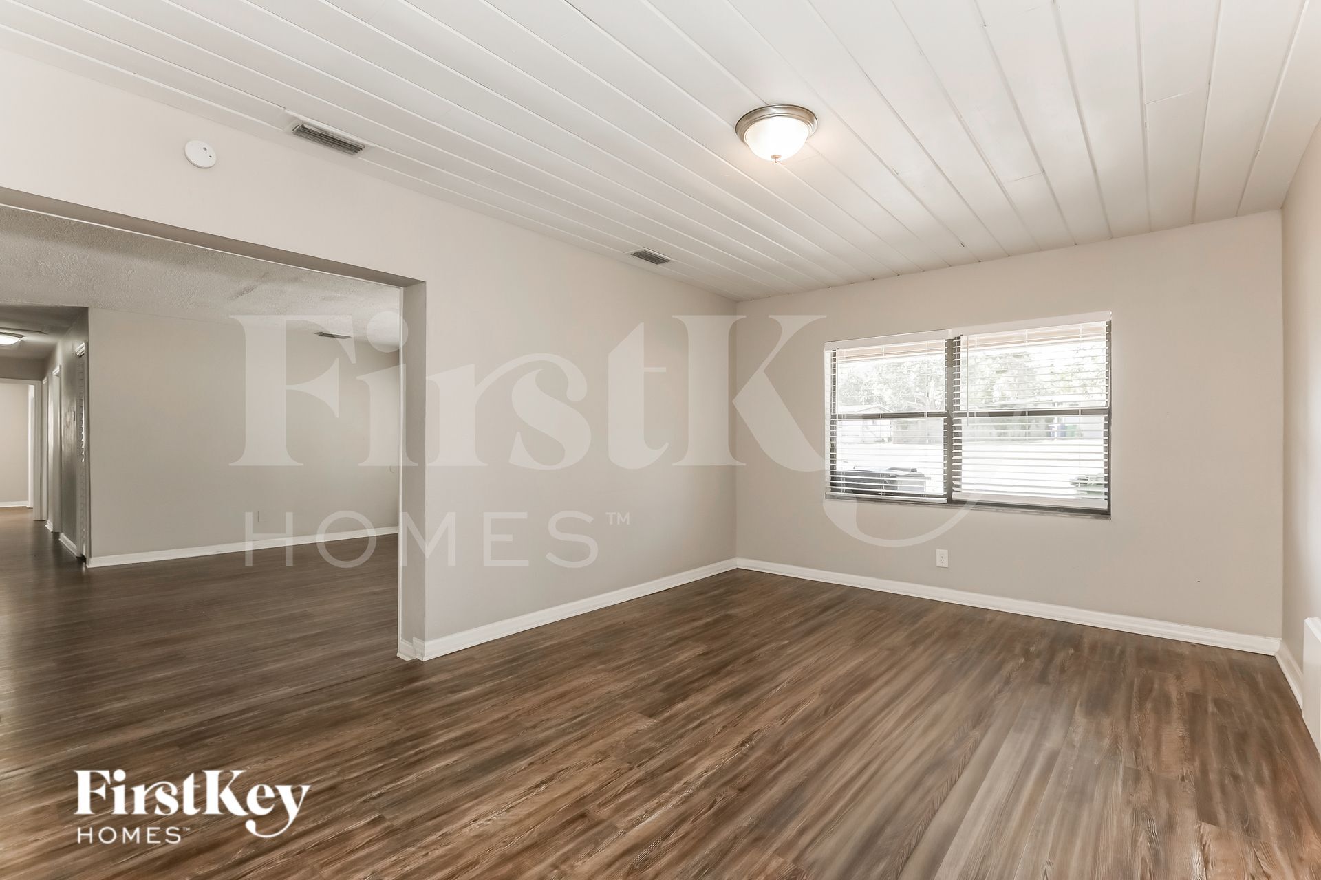 Building Photo - 3408 E Knollwood St