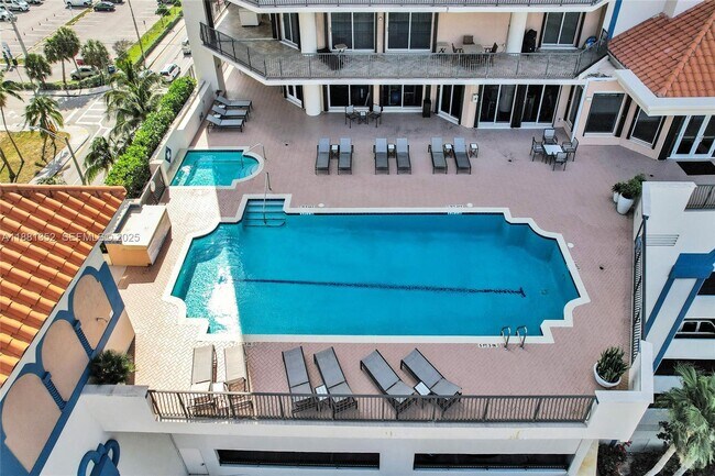 Building Photo - 100 S Birch Rd