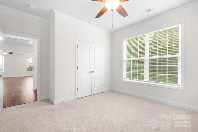 Building Photo - 1076 Thoroughbred Dr.