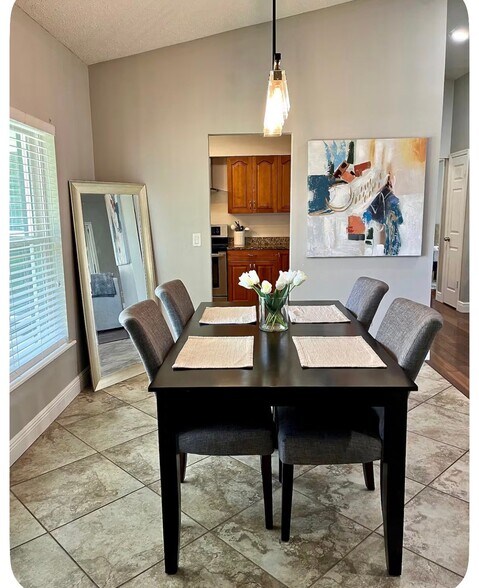 Building Photo - 5026 Oakshire Dr