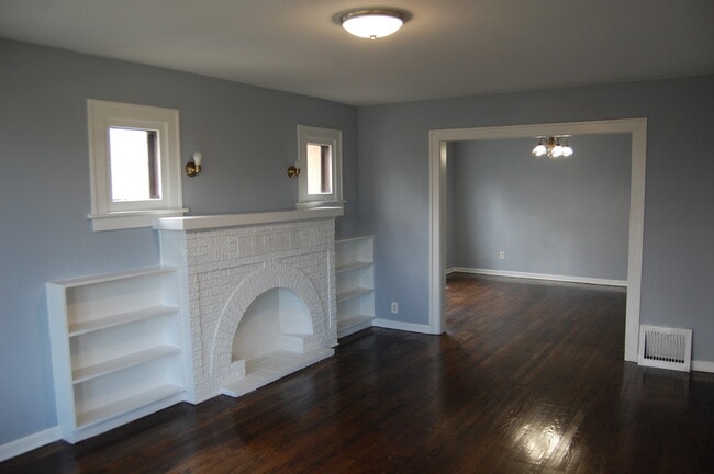 Building Photo - 430 S Monterey Ave