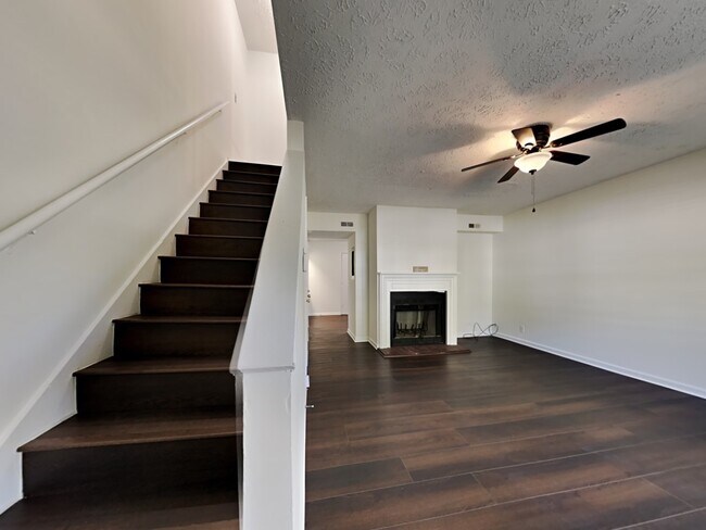 Building Photo - 1012 Patio Dr