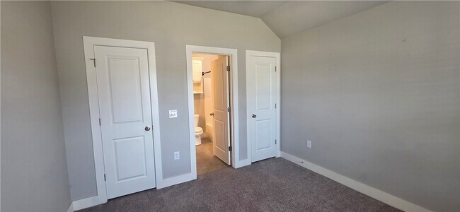 Building Photo - 995 Jameson St