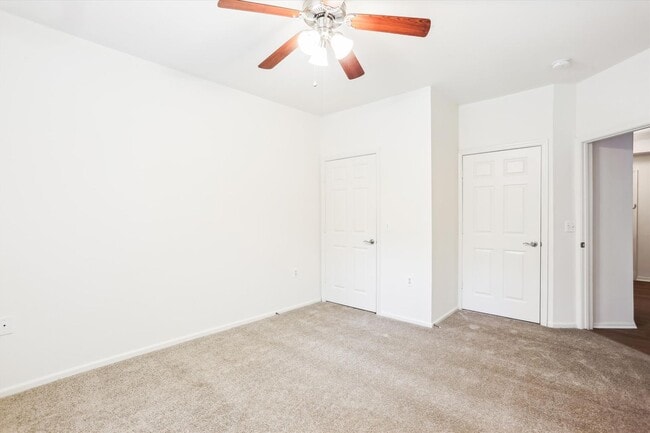 Building Photo - FRESH & READY! 2BD/2BA Next to METRO with ...