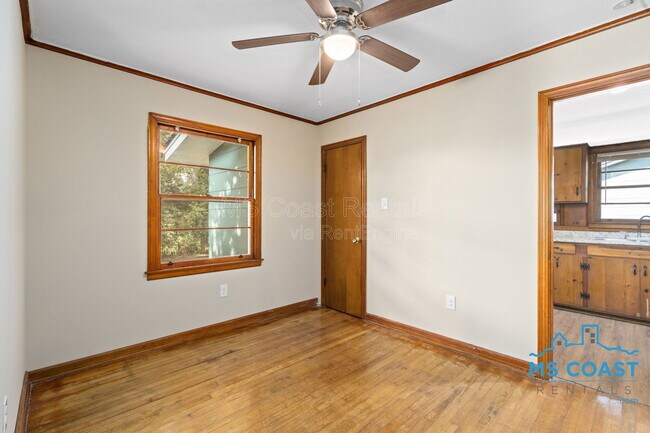 Building Photo - 2050 North Dr
