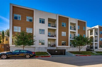 Building Photo - 5718 McCommas Blvd