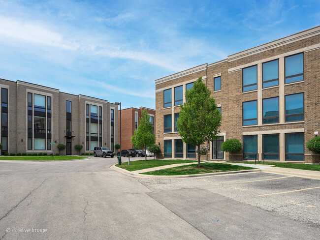 Building Photo - 2150 N Neenah Ave