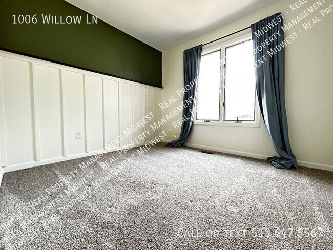 Building Photo - 1006 Willow Ln