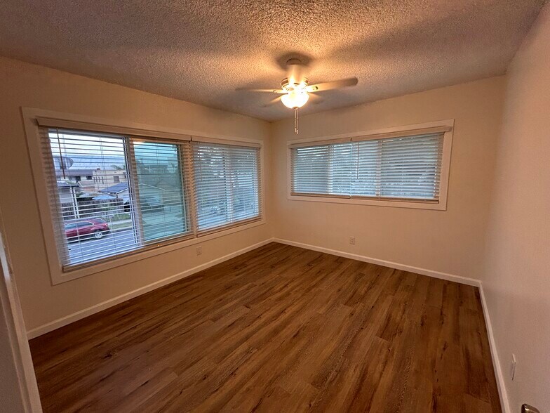 Building Photo - 701 S Osage Ave