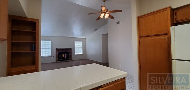 Building Photo - Gated Community 3 Bedroom 2 Bath in Preisker Gardens!