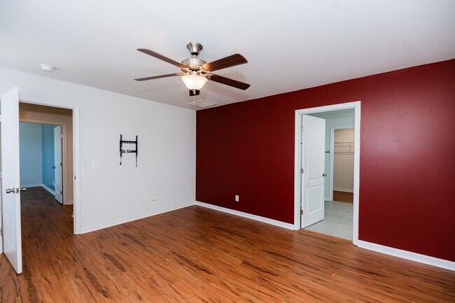 Building Photo - Amazing 4 bedrooms, 2.5 baths 2-story home in Clemmons w/ 2 car garage/fenced in backyard