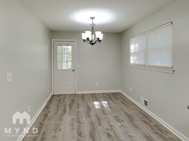 Building Photo - 240 N Hurst Mill Rd