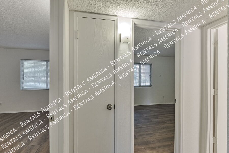 Building Photo - 749 E 6th St