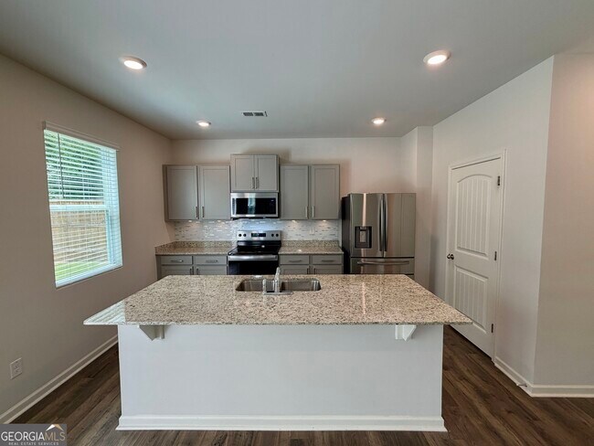 Building Photo - 8233 Bluewater Dr
