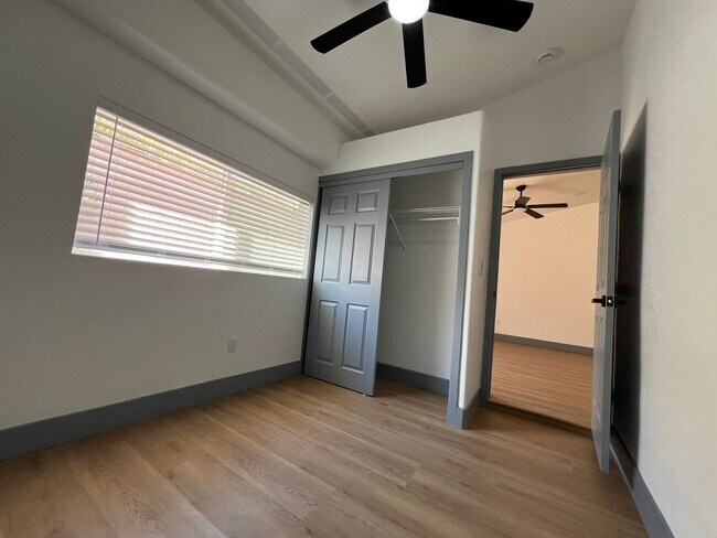 Building Photo - 10704 Paradise Point Dr