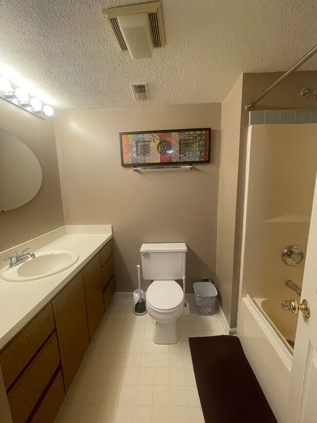 Building Photo - 2 Bed + Office Condo | Pool, Garage & Flexible Move-In