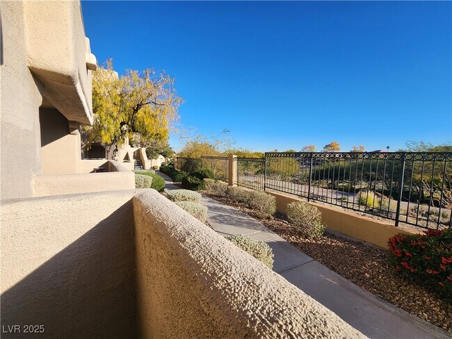 Building Photo - 1901 Villa Palms Ct