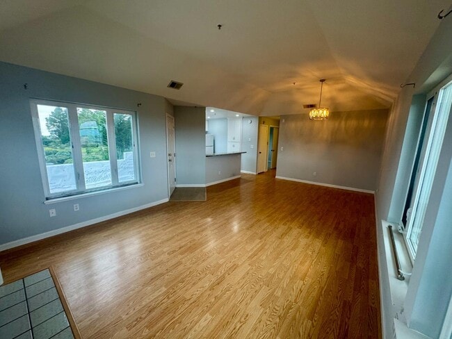 Building Photo - 741 Pointe Pacific Dr