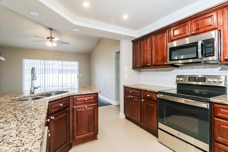 Building Photo - 24740 Silversmith Dr
