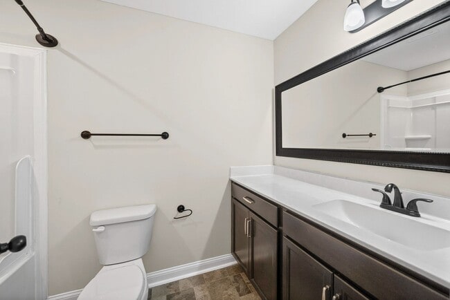 Building Photo - 2 Bedroom Condo For Rent With Community Swimming Pool!