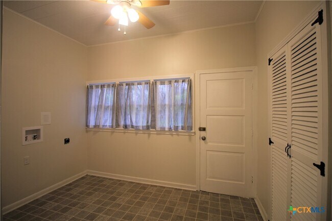 Building Photo - 554 Lee St