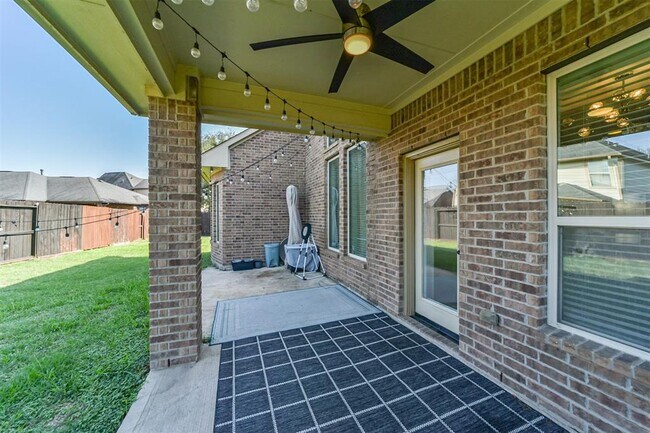 Building Photo - 6207 Holly Oaks Court