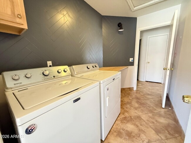 Building Photo - 2314 S Lynch