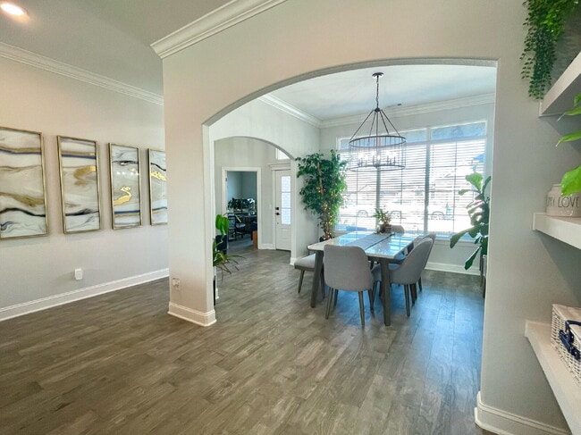 Building Photo - 2014 W Chandler Ave