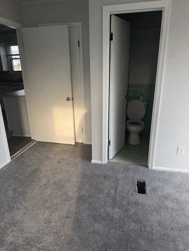 Building Photo - 420 Sims St