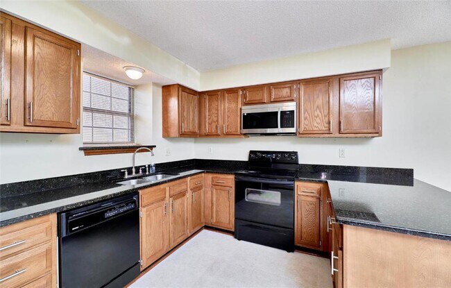 Building Photo - 2304 Yellowstone Park Ct