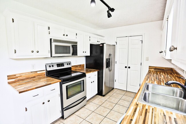 Building Photo - 238 Audrea Ln