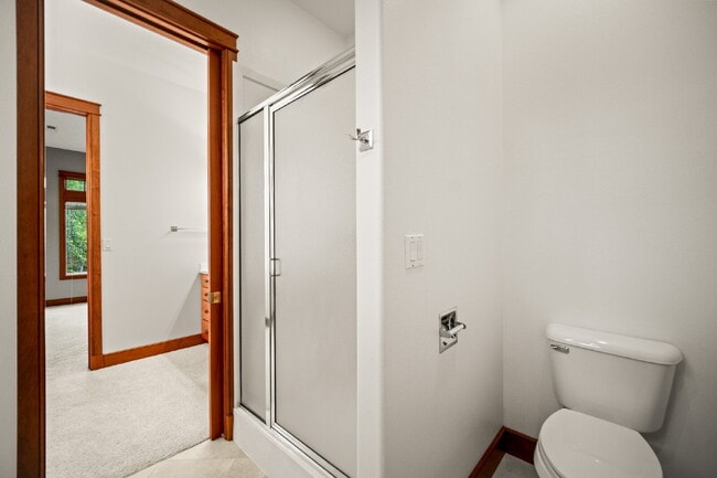 Building Photo - "Spacious 4-Bedroom, 4.5 Bathroom 4792 sq. ft. Retreat with Scenic Views and Cozy Fireplace in St...
