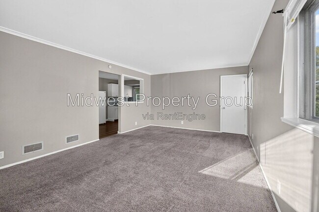 Building Photo - 727 Shepley Dr