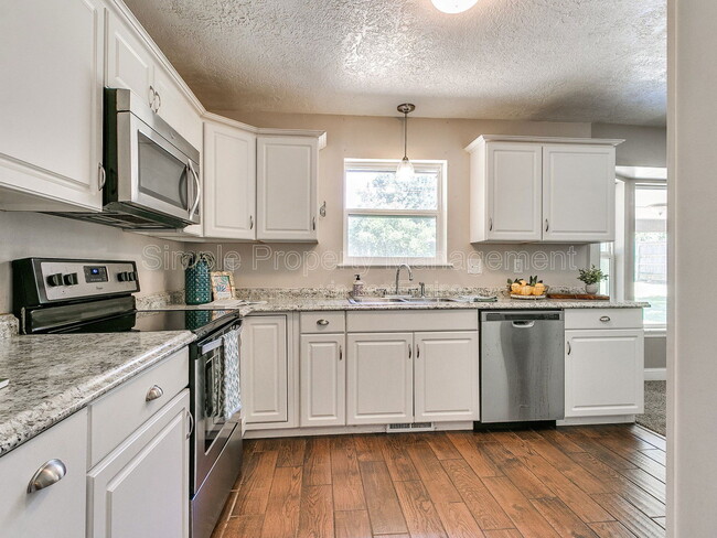 Building Photo - 1625 Homeland Ave