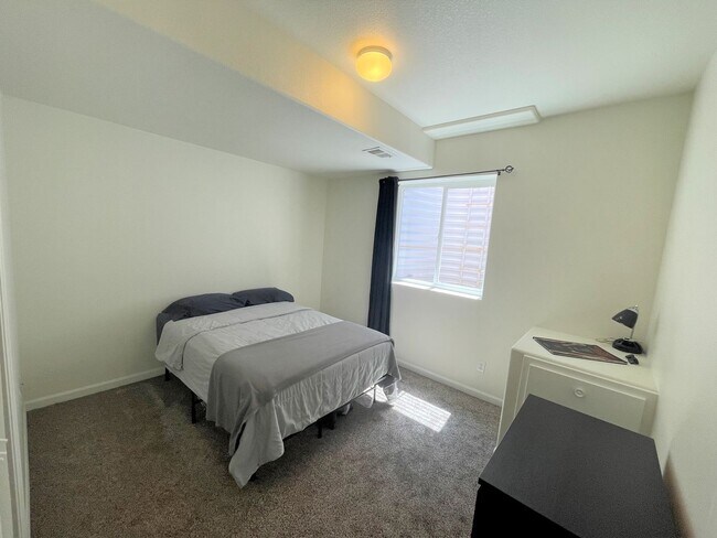 Building Photo - Spacious Charmer in sought after Meridian Ranch community- 2 houses from park