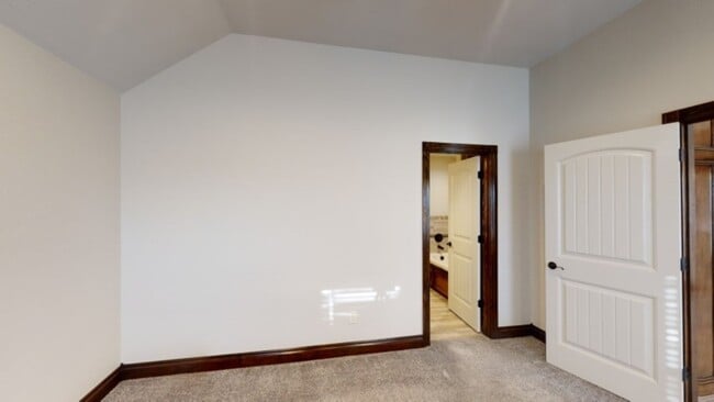 Building Photo - 1621 NE White Rock Dr