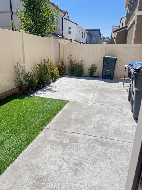 Building Photo - 4055 Pomelo Dr