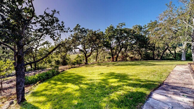 Building Photo - Experience true Wine Country Luxury living...