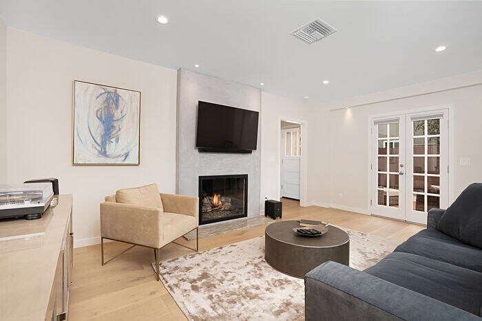 Building Photo - 228 W Mission St