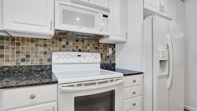 Building Photo - 681 S Hollybrook Dr