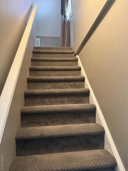 Building Photo - 10 Hillside Terrace