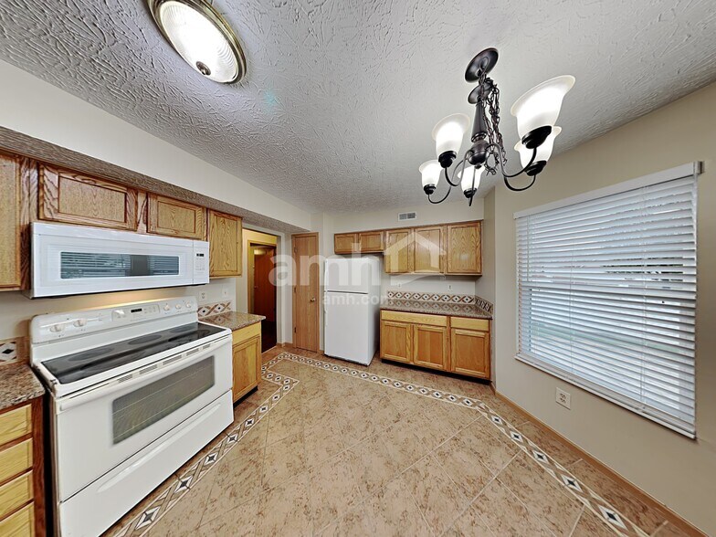 Building Photo - 5213 Echelon Dr