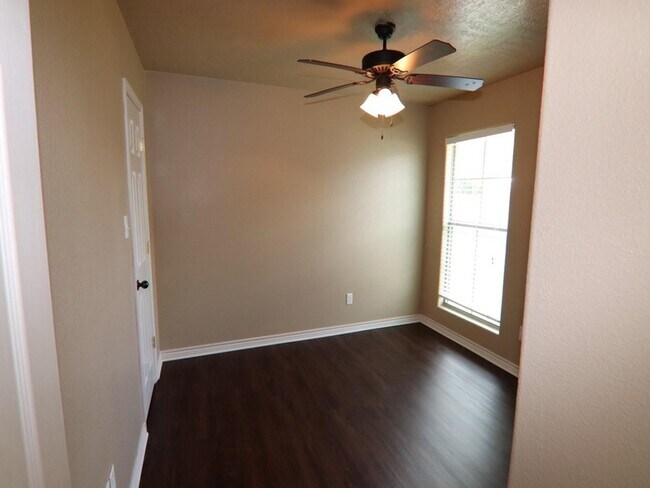 Building Photo - 826 S Village Creek Pkwy